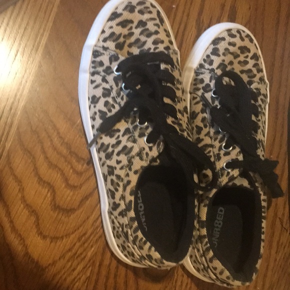 Little girls animal print sneakers size 1 1/2 medium - Picture 3 of 7